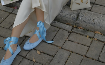 Giày ballet tạo nét cổ điển hòa cùng hơi thở hiện đại