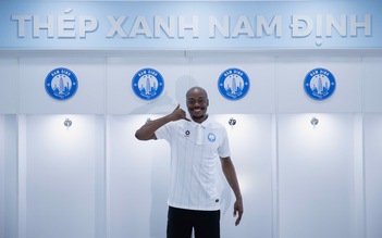 Tuyển thủ Nam Phi trị giá 1 triệu USD khoác áo Nam Định, từng đá tại Ngoại hạng Anh