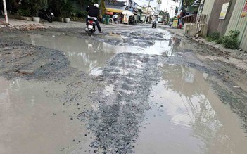 Đường sình lầy, đi lại khó khăn