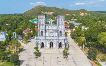 Nhà thờ Mằng Lăng hơn 120 năm tuổi: Nơi lưu giữ sách chữ quốc ngữ đầu tiên