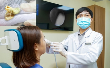 Chảy mũi 1 tháng sau phẫu thuật thẩm mỹ, đi khám phát hiện miếng gạc trong mũi