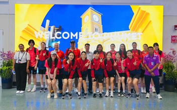Đội tuyển bóng chuyền nữ Việt Nam đã đến Thái Lan đấu giải thế giới, được chào đón ấm áp