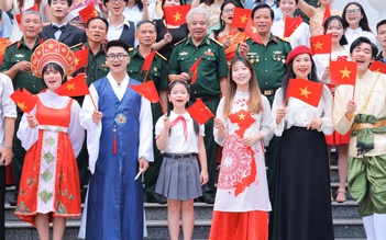 Phiên bản 'Viết tiếp câu chuyện hòa bình' 13 thứ tiếng gây chú ý