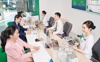 Hai con gái Phó chủ tịch VPBank cũng đua gom cổ phiếu lúc giá tăng vùn vụt