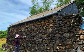 Kỳ bí 'động đá' đồi Cổ Thạch trăm năm tuổi