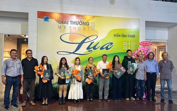 ‘Em’ được vinh danh tại Giải thưởng mỹ thuật dành cho tranh lụa