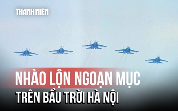 Xem tiêm kích Su-30MK2 nhào lộn ngoạn mục trên bầu trời Hà Nội