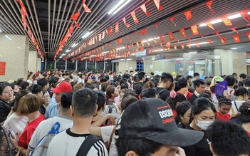 Hà Nội Metro khuyến cáo sau vụ 'biển người' chen chúc đến đêm ở nhà ga