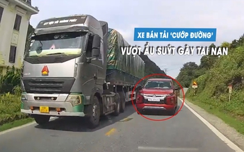 Xe bán tải 'cướp đường' vượt ẩu trên đèo, suýt gây tai nạn đối đầu