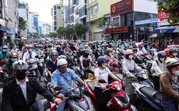 Xe kẹt cứng đường Bạch Đằng cửa ngõ sân bay Tân Sơn Nhất mỗi ngày