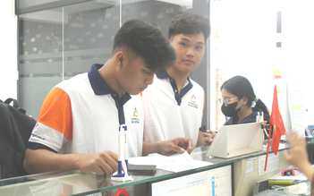 ‘Nặng gánh’ học phí, nhiều thí sinh bỏ học ĐH chuyển sang CĐ