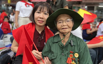 Nữ cựu binh Lào Cai 'mời' chồng quân nhân đã khuất cùng đi Hà Nội xem A80