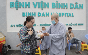 12 năm phát cơm từ thiện ở bệnh viện: Bếp chùa Phổ Thành chưa từng tắt lửa