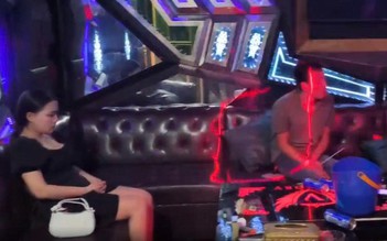 Đà Nẵng: Đột kích quán karaoke, bắt quả tang nhiều người 'phê' ma túy
