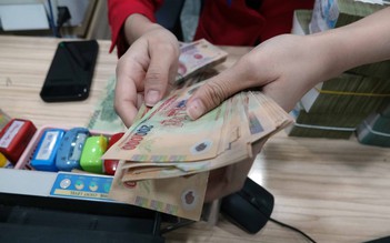 Ngân hàng 'chơi lớn' tặng thêm tiền cho khách hàng liên kết tài khoản trên VNeID