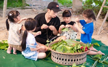 'Bố ơi, mình đi đâu thế?' lay động với 'chiếc vòng cổ' giàu ký ức 