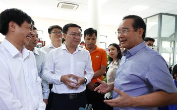 Chủ tịch TP.HCM khảo sát trung tâm hành chính công phường Bà Rịa