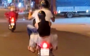 Bốc đầu xe máy trên đường phố, bị tịch thu phương tiện