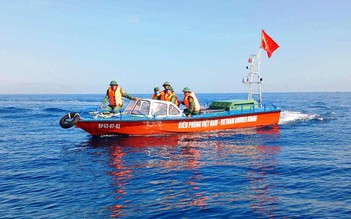 Đà Nẵng: Ngư dân mất tích bí ẩn, chỉ còn chiếc thuyền trôi dạt vào bờ