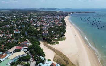 Long Thủy, dòng nước hình rồng ôm lấy làng biển