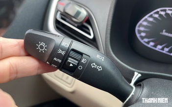 Bật đèn xi-nhan thế nào cho phù hợp trước khi điều khiển ô tô rẽ, chuyển làn?