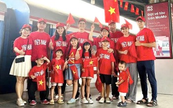 Quốc ca vang lên trên chuyến tàu bắc - nam đúng thời khắc đại lễ Quốc khánh