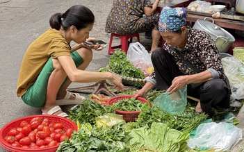 Giá rau xanh tăng 'chóng mặt'