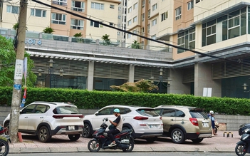 Đỗ xe trên vỉa hè chung cư, coi chừng bị CSGT phạt nguội nhiều lần