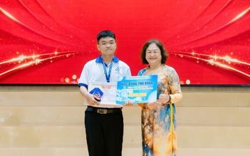 Học bài bằng âm nhạc giúp nam sinh đạt thủ khoa 'kép'