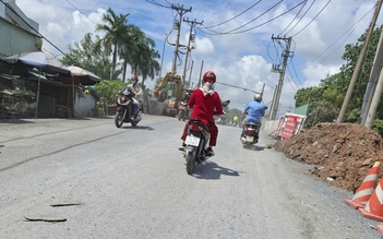 Thi công cầu bụi bay mù mịt