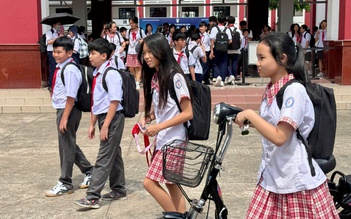 Từ mai, hàng loạt trường tại TP.HCM điều chỉnh giờ tan học