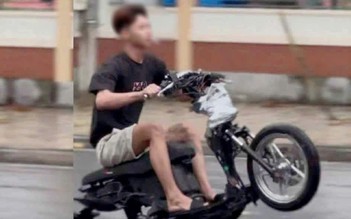 Đồng Nai: Xử lý người không đội nón bảo hiểm chạy xe máy ‘bốc đầu’