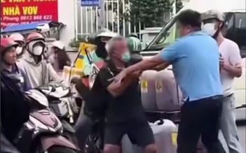 Vụ cụ ông bị người đi ô tô đánh tới tấp ở phường Sài Gòn: CSGT lên tiếng
