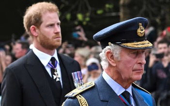 Hoàng tử Harry: 'Lương tâm tôi trong sáng khi phơi bày bê bối gia đình'