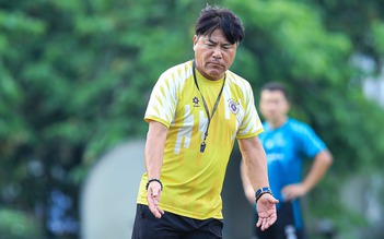 Lộ diện HLV đầu tiên có nguy cơ bị sa thải ở V-League