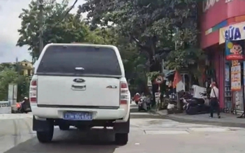 Clip ô tô biển xanh phóng ngược chiều ở Huế: CSGT xác minh