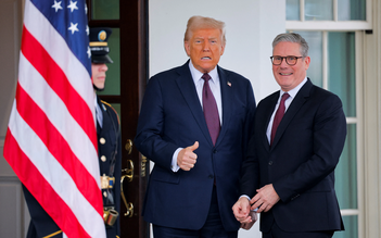 Dùng quân chủ tranh thủ thượng khách