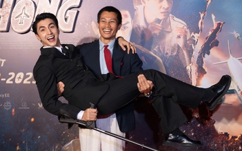 Bình An chống nạng đến dự ra mắt phim ‘Tử chiến trên không’