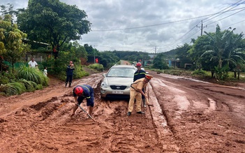 Đồng Nai: Khắc phục sạt lở đất trên quốc lộ 14C
