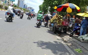Buôn bán lấn chiếm lòng lề đường