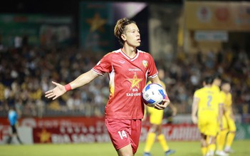 Lê Viktor tỏa sáng, Hà Tĩnh bị thẻ đỏ vẫn ‘bắt’ SLNA chia điểm: 2 bàn thắng giống hệt nhau
