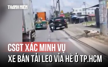 CSGT vào cuộc xác minh vụ xe bán tải leo vỉa hè ở TP.HCM