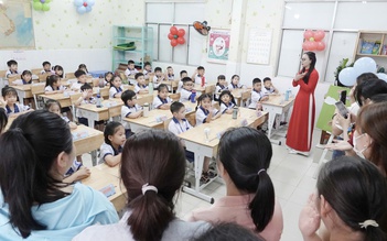 Giữ sự tôn nghiêm trong giáo dục: 'Sóng ngầm' đe dọa cái uy của người thầy