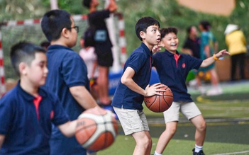 Vận động ngoài trời giúp giảm nguy cơ cận thị