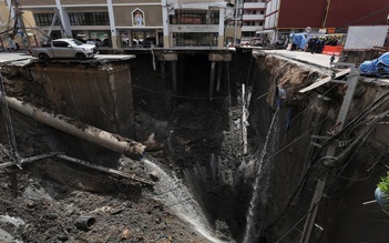 Hố tử thần sâu 50 m bất ngờ xuất hiện giữa lòng Bangkok