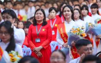 Giáo viên dạy thêm giờ, quyền lợi ra sao?