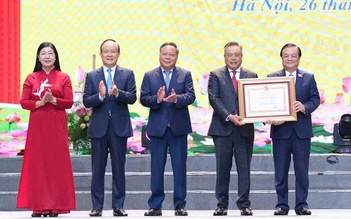 Hà Nội nhận Huân chương Lao động hạng nhất