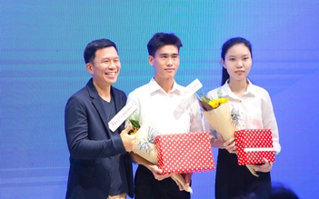 Từ ý định gác lại giấc mơ ĐH đến tấm bằng cử nhân Học viện Hàng không