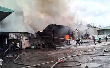 Cháy lớn tại bãi xe ở TP.HCM, ô tô khách cháy trơ khung