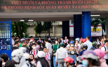 Đóng tiền mua tivi, máy chiếu, rèm cửa trong lớp, không biên lai, có đúng quy định?